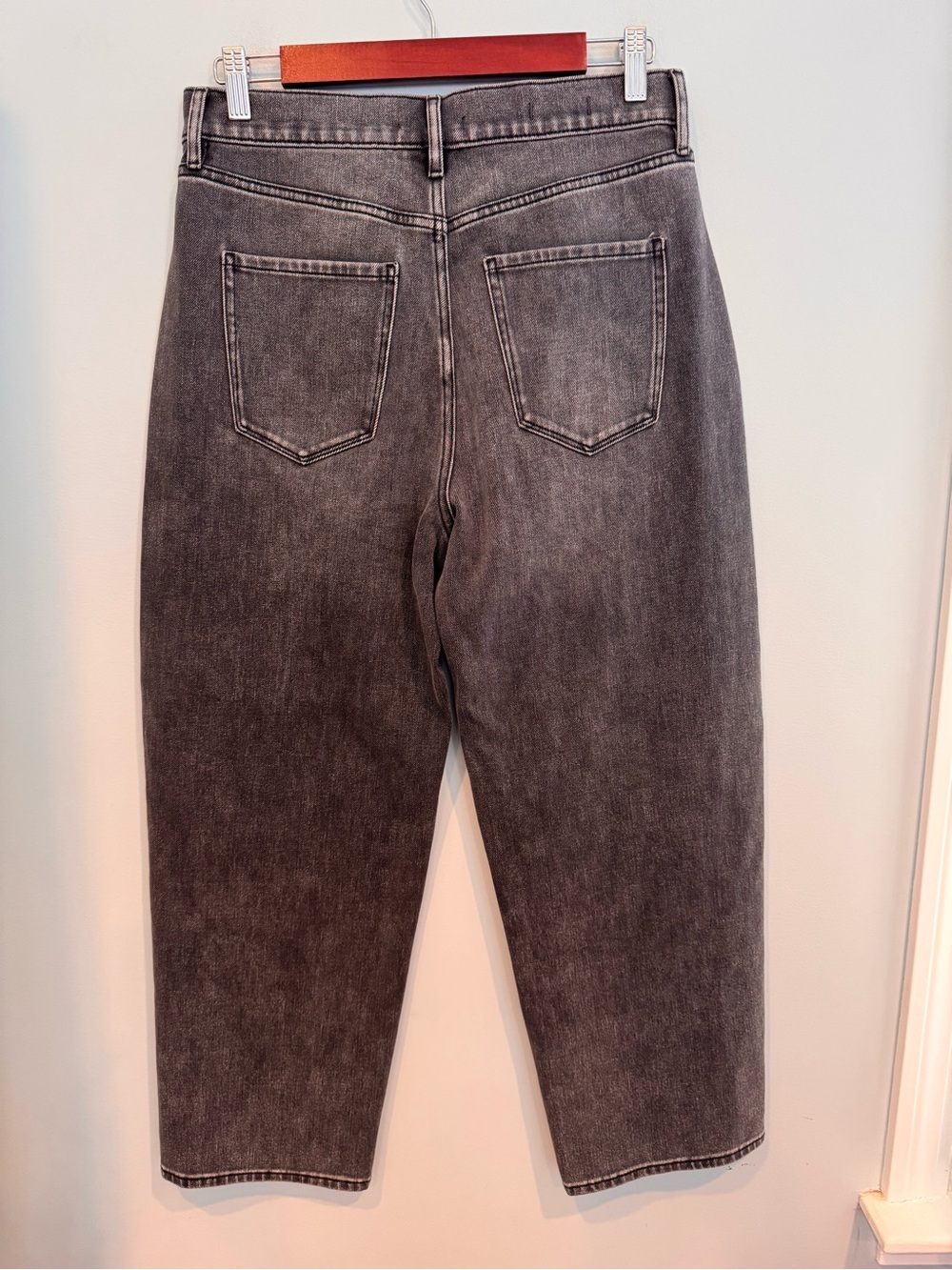 WHBM Extra High Rise Barrel Jeans Size 6 - Picture 6 of 9